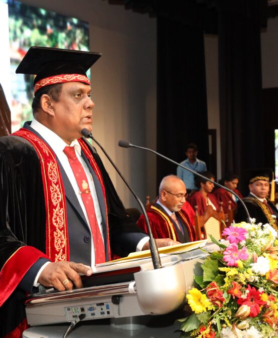 Gold Medals Shine at the Sixth Award Ceremony & External Degree Convocation 2022
